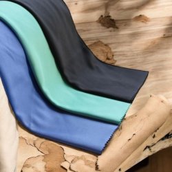 Mikrofiberklude sorte 28X30cm i klar folie